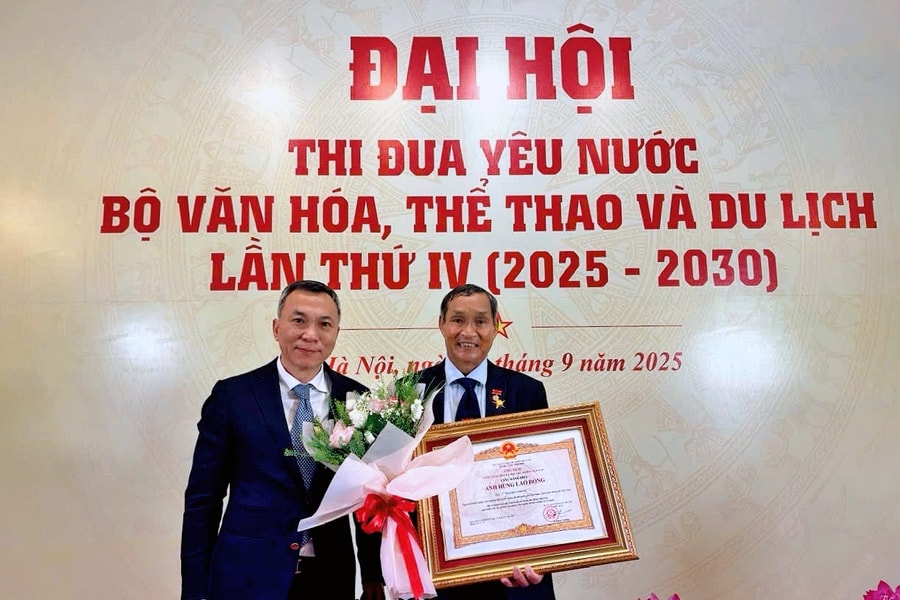 Điểm tin thể thao 25/9: Trao tặng danh hiệu Anh hùng Lao động cho HLV Mai Đức Chung, Thép xanh Nam Định ra quân tại Cúp C1 Đông Nam Á