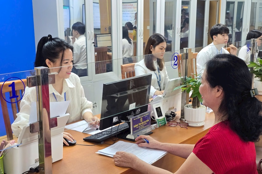 Hà Nội ứng dụng AI, mở kiosk và xe buýt lưu động mang dịch vụ công đến gần dân