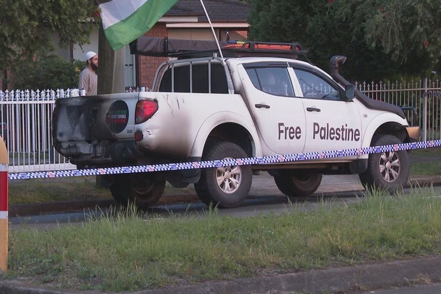 Video xe tải 'Giải phóng Palestine' bị ném bom xăng ở Úc