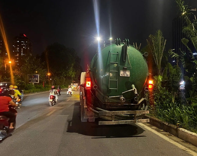 Hà Nội tăng cường kiểm soát, xử lý nghiêm vi phạm vệ sinh môi trường sông Tô Lịch