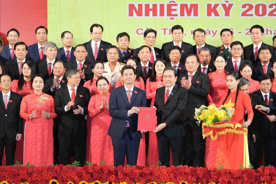 Tổng Thư ký Quốc hội, Chủ nhiệm Văn phòng Quốc hội Lê Quang Tùng giữ chức Bí thư Thành ủy Cần Thơ