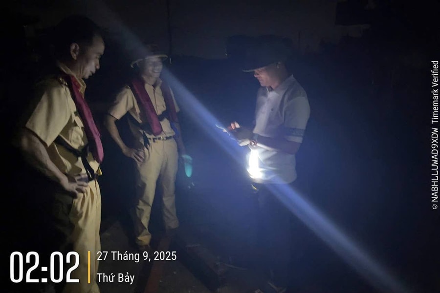 Bắc Ninh: Bắt giữ tàu khai thác, vận chuyển cát trái phép trên sông Lục Nam