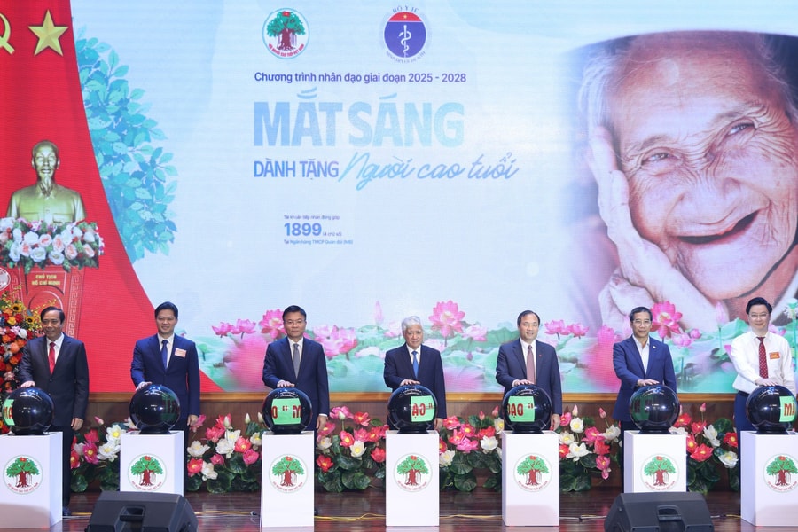 Phát động Tháng hành động vì người cao tuổi và chương trình "Mắt sáng cho người cao tuổi"