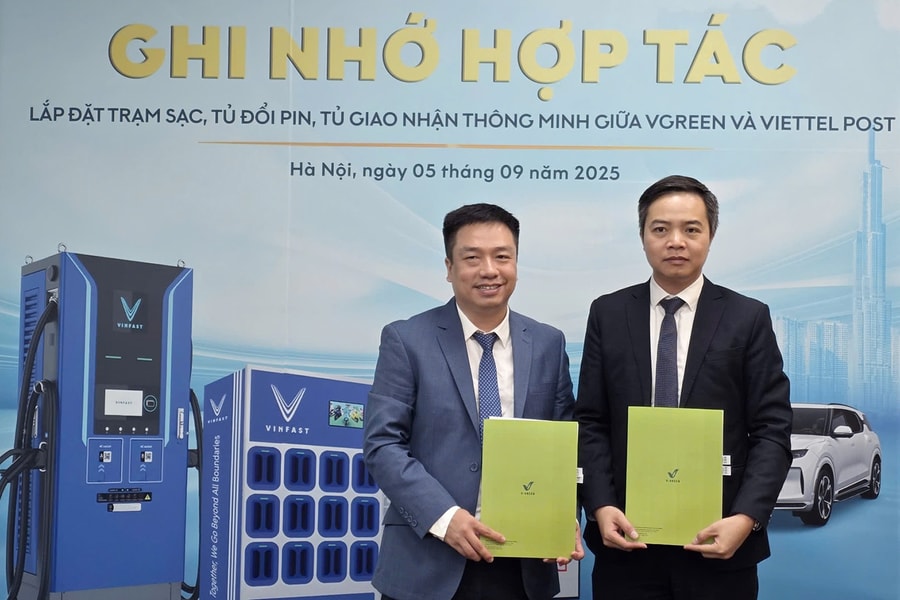 V-Green lắp 3.000 trạm sạc và đổi pin xe điện tại hệ thống Viettel Post