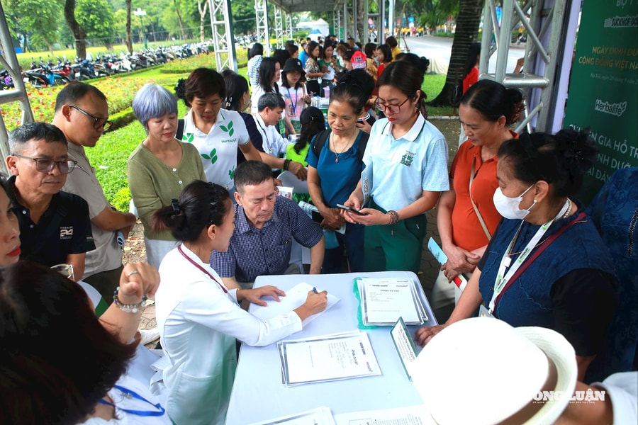 Ngày Dinh dưỡng cộng đồng Việt Nam thu hút hàng nghìn người dân tham gia