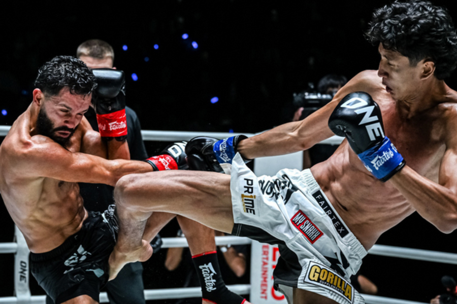 Nhà vô địch muay Thái sút trúng vùng nhạy cảm, cao thủ kickboxing Morocco gục ngã đau đớn