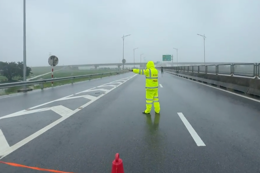 23h đêm nay tạm cấm phương tiện lưu thông trên cao tốc Bắc – Nam đoạn Nghệ An – Hà Tĩnh vì bão số 10