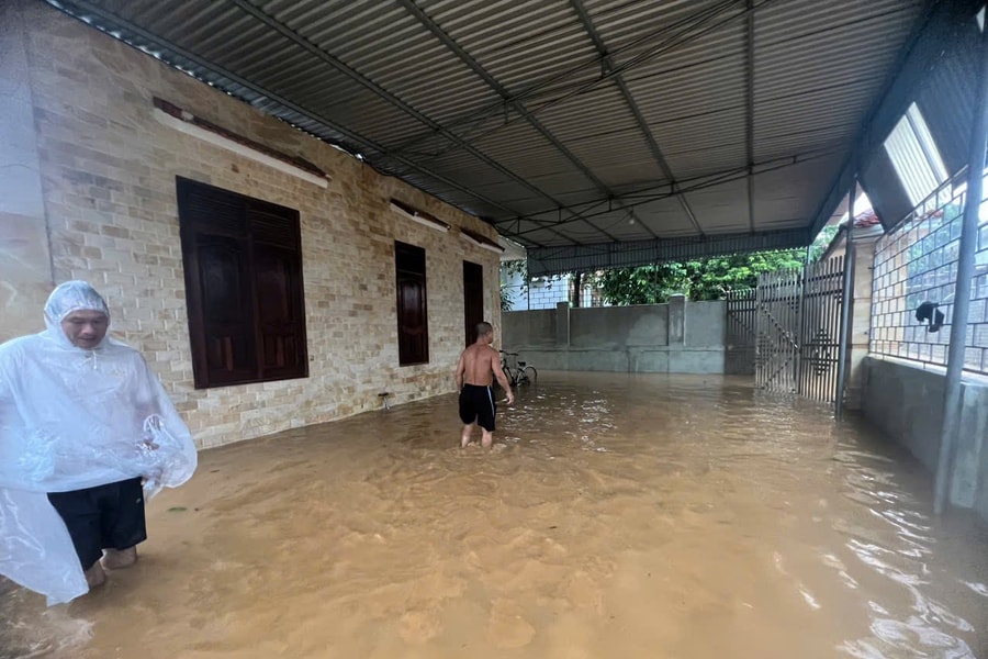 Bão số 10 gây thiệt hại nặng nề: 21 người chết, gần 130.000 ngôi nhà tốc mái