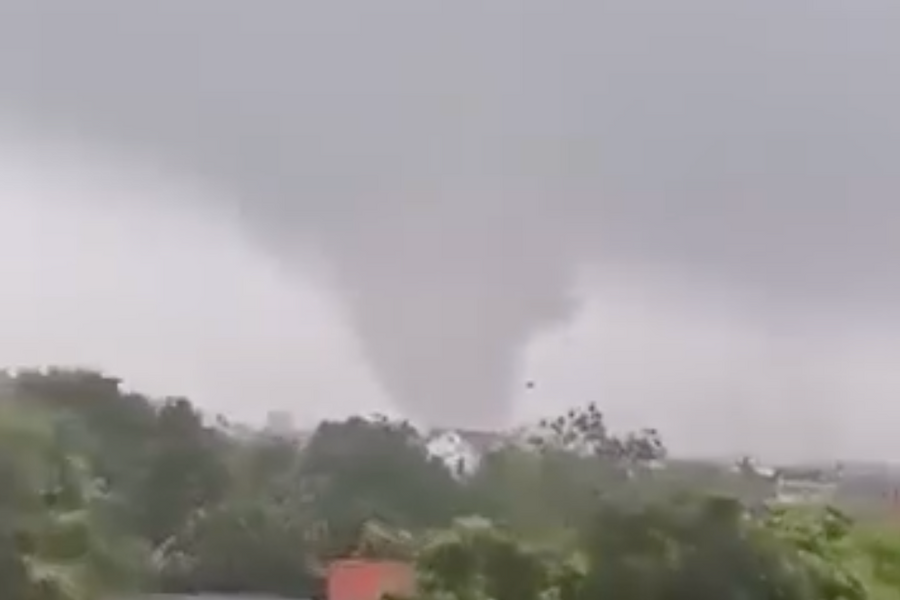 Chuyên gia khí tượng: “Lốc xoáy quy mô nhỏ nhưng sức gió tương đương bão”