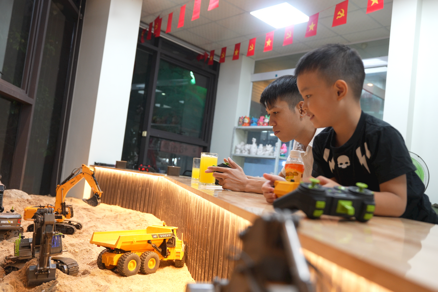 Quán cà phê ‘công trường’ – trải nghiệm độc lạ giữa lòng Hà Nội