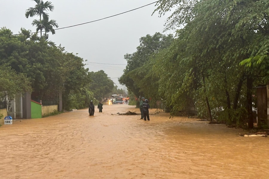 Phú Thọ: Mưa lớn khiến hàng trăm nhà dân bị hư hỏng
