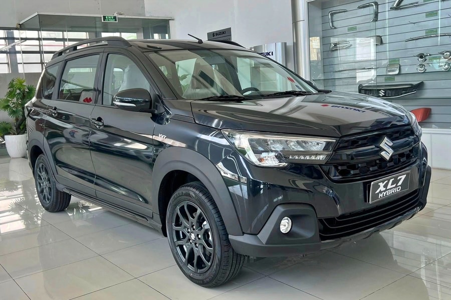 Suzuki XL7 Black Edition giảm giá sâu chỉ còn dưới 530 triệu đồng