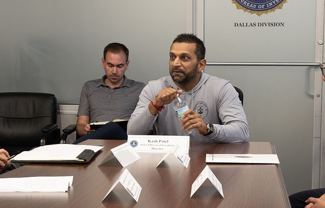 Tranh cãi việc Giám đốc FBI tặng súng in 3D bị cấm cho các quan chức New Zealand