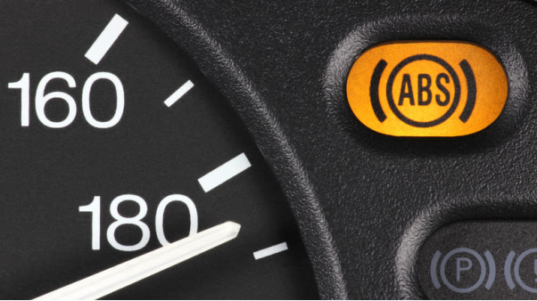 Đèn ABS bật sáng, cần làm ngay điều này để tránh nguy hiểm