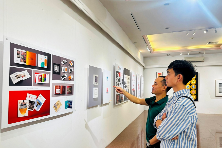 Khai mạc triển lãm 'Tháng 10' tại Trường Đại học Mỹ thuật Việt Nam