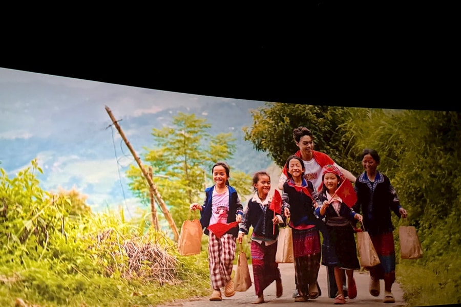 Ca sĩ trẻ Lưu Quốc Vượng ra mắt MV 'Yêu tổ quốc - Yêu đồng bào'