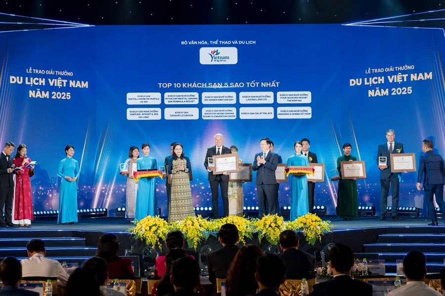 Sheraton Grand Danang Beach Resort & SPA được vinh danh TOP 10 khách sạn 5 sao tốt nhất Việt Nam 2025