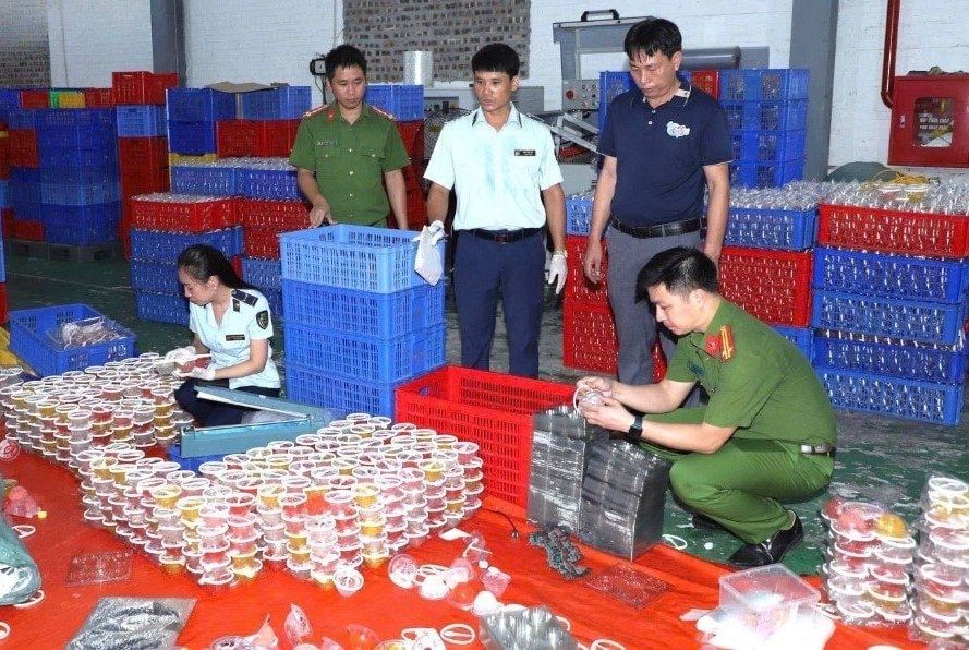 Phát hiện cơ sở sản xuất thực phẩm, bánh kẹo sử dụng nguyên liệu không rõ nguồn gốc, xuất xứ tại Ninh Bình
