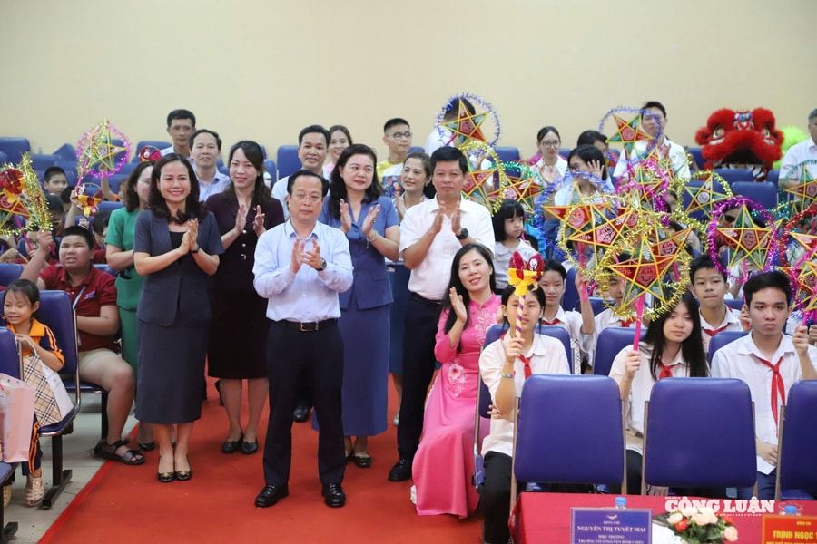 Mùa trăng vẹn tròn với học sinh chuyên biệt Thủ đô