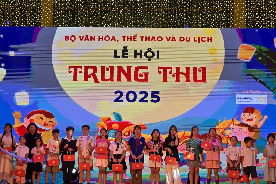 Lễ hội Trung Thu 2025 khai màn trong không khí rộn ràng sắc màu thiếu nhi