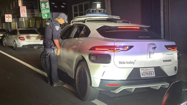 Cảnh sát California bất lực trước robotaxi
