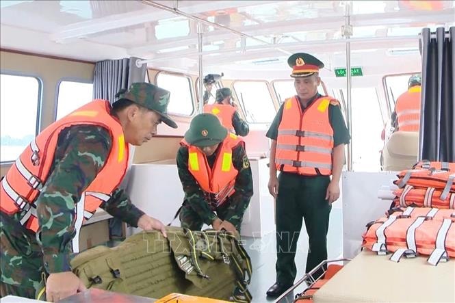 Lực lượng vũ trang khẩn cấp sẵn sàng ứng phó bão số 11