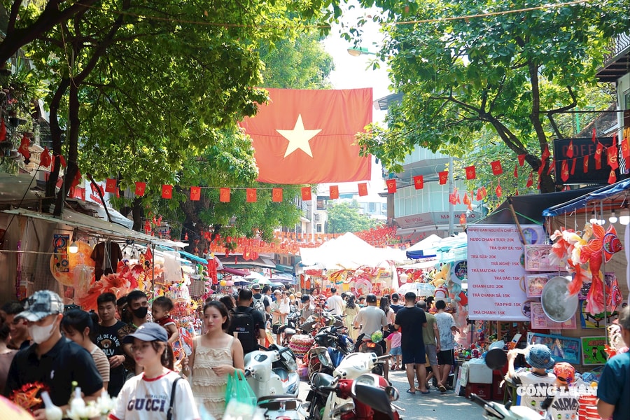 Rộn ràng sắc màu Trung thu trên phố Hàng Mã