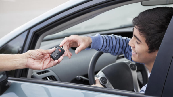 Có nên mua xe cho con tuổi teen?