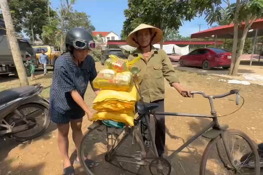 Thanh Hóa: Hơn 1,5 tấn gạo được trao cho người dân vùng lũ xã Thành Vinh