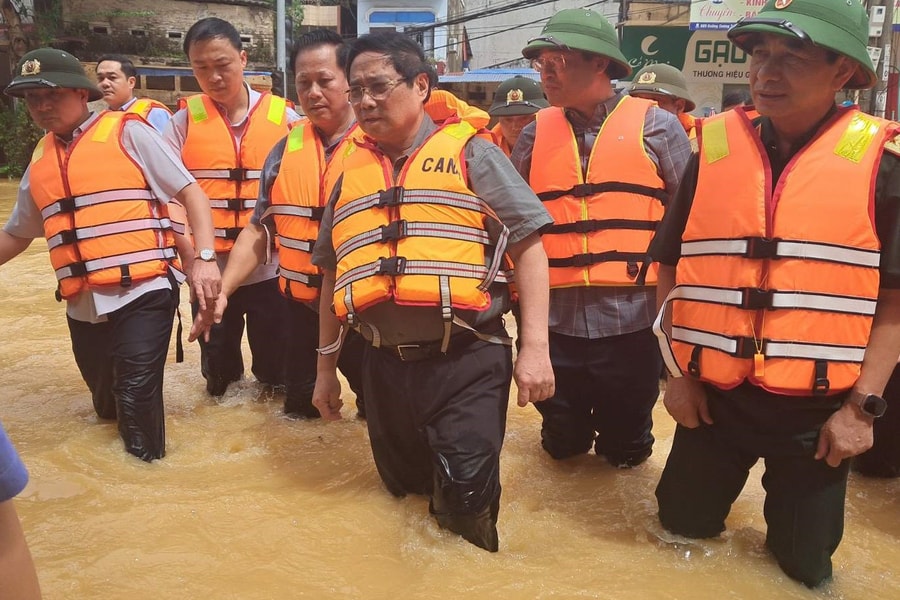 Thủ tướng tới Thái Nguyên thăm hỏi người dân, chỉ đạo khắc phục hậu quả mưa lũ