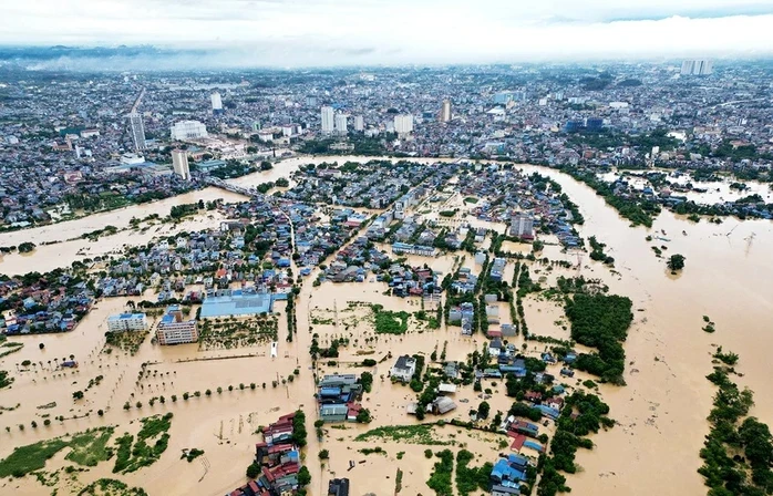 13 người chết và mất tích, gần 17.000 nhà ngập sâu sau bão số 11