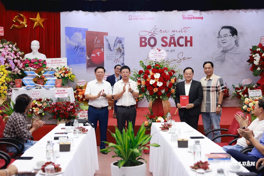 Nhà báo Lê Xuân Sơn ra mắt bộ ba cuốn sách: Hành trình quan sát và chiêm nghiệm