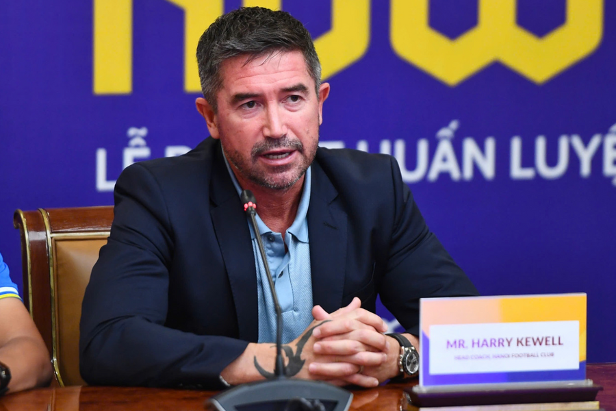 Huấn luyện viên Harry Kewell ra mắt câu lạc bộ Hà Nội