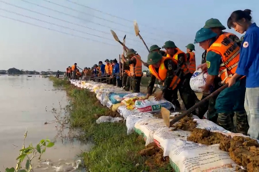 Bắc Ninh: Hơn 700 cán bộ, chiến sĩ hỗ trợ chống tràn đê sông Cầu