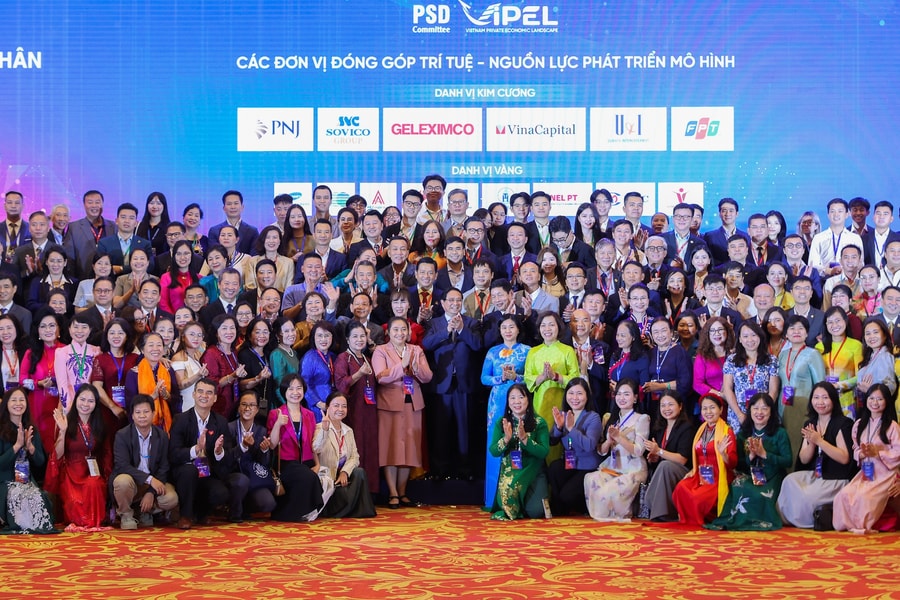 Thủ tướng Phạm Minh Chính: Doanh nghiệp tư nhân '3 tiên phong' để 'công-tư đồng kiến quốc'