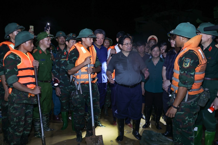 Thủ tướng: Điều động hai sư đoàn quân đội hỗ trợ Hà Nội ứng phó mưa lũ, tuyệt đối không được chủ quan
