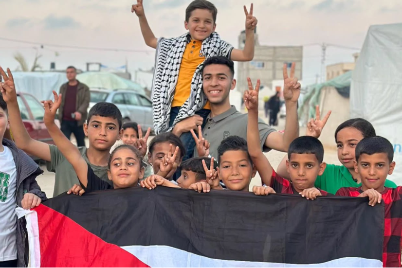 Người dân Gaza trở về nhà khi Israel bắt đầu rút quân