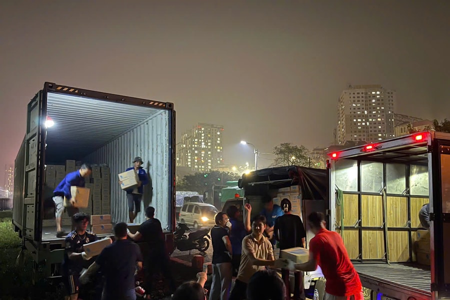 Đường sắt vận chuyển miễn phí hàng cứu trợ bà con vùng lũ