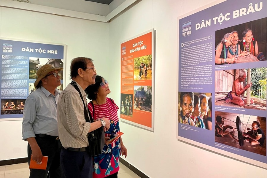Triển lãm ảnh ‘Sắc màu các dân tộc Việt Nam’ tại tỉnh Khánh Hòa