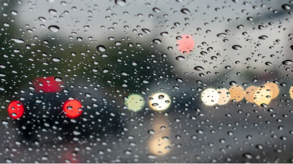 Bí mật đằng sau công nghệ lớp phủ chống mưa trên kính xe