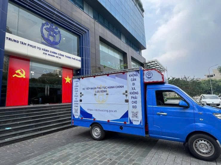 Hà Nội: Lần đầu đưa xe dịch vụ công lưu động đến cơ sở, hỗ trợ người dân làm thủ tục hành chính
