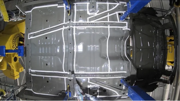 Keo chống thấm: Chi tiết nhỏ nhưng không thể thiếu trên xe hơi