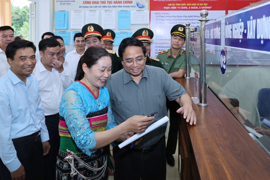 Thủ tướng kiểm tra trung tâm phục vụ hành chính công tại xã Bát Mọt, Thanh Hóa