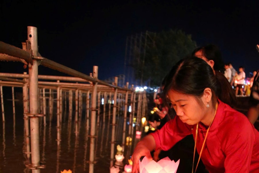 Hàng nghìn người tham gia Lễ cầu an và Lễ hội hoa đăng Kiếp Bạc