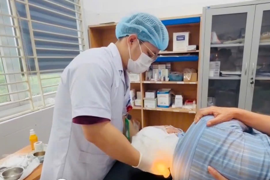 Tin lời 'thần y làng', bệnh nhân 88 tuổi suýt mất mạng do bị biến chứng nặng