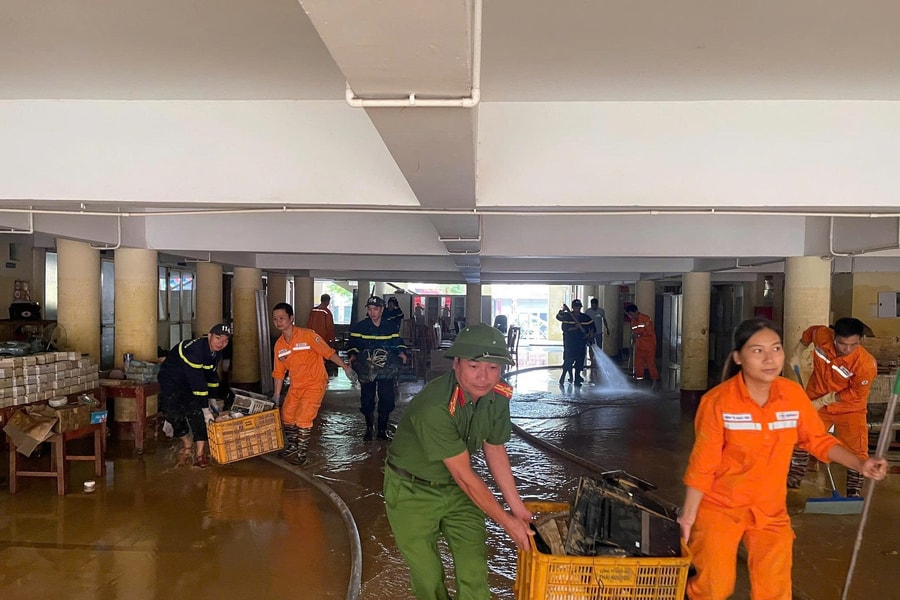 Thiệt hại do mưa lũ sau bão số 11 vượt 8.700 tỷ đồng, hơn 3.000 ngôi nhà vẫn bị ngập