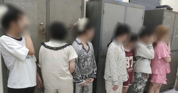 Công an bất ngờ kiểm tra quán karaoke, phát hiện 18 người dương tính với ma tuý