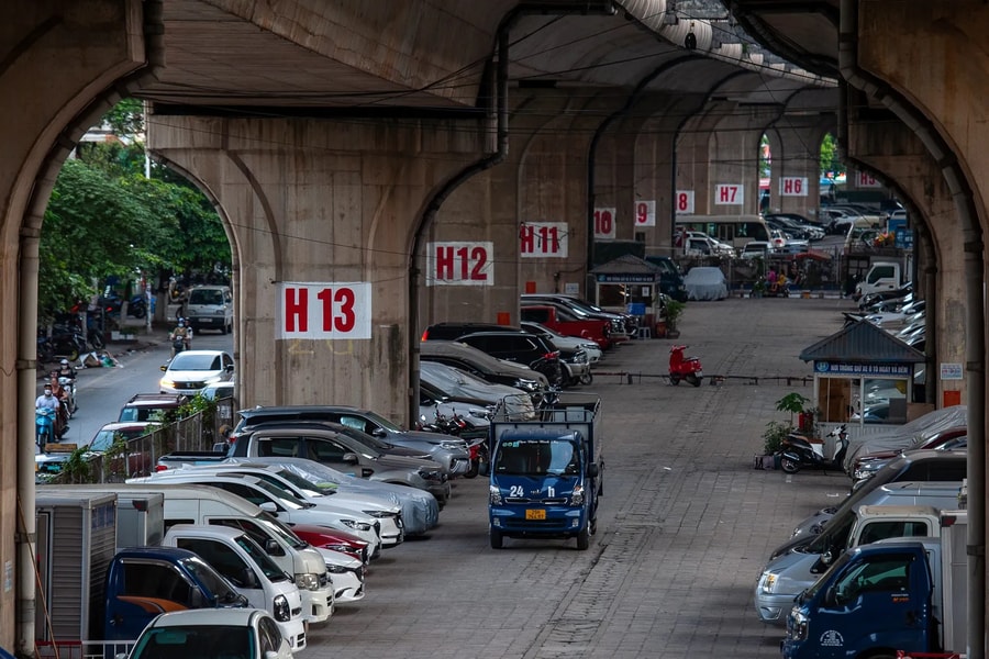 Xử lý nghiêm Chủ tịch UBND cấp xã nếu để tái diễn vi phạm sử dụng gầm cầu làm bãi giữ xe