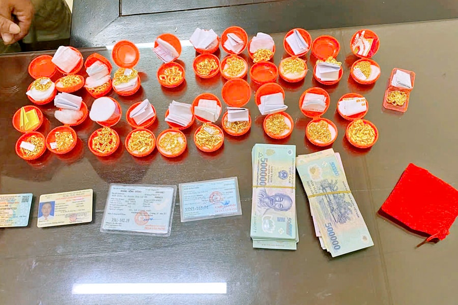 Lật tẩy chiêu trò bán vàng giả của các đối tượng lừa đảo chuyên nghiệp