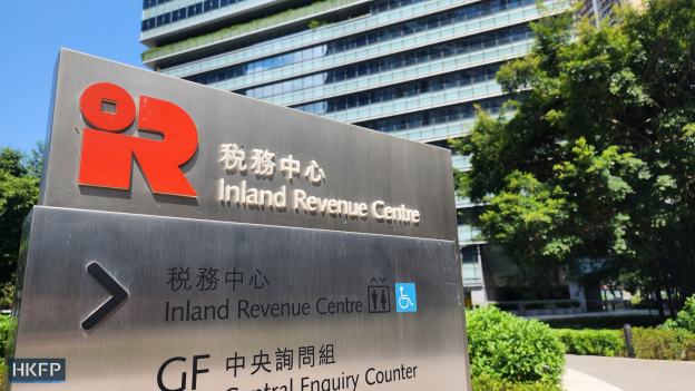 Cán bộ thuế Hong Kong bị bắt vì nhận hối lộ